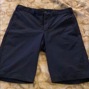 Men’s Lululemon golf/dress shorts